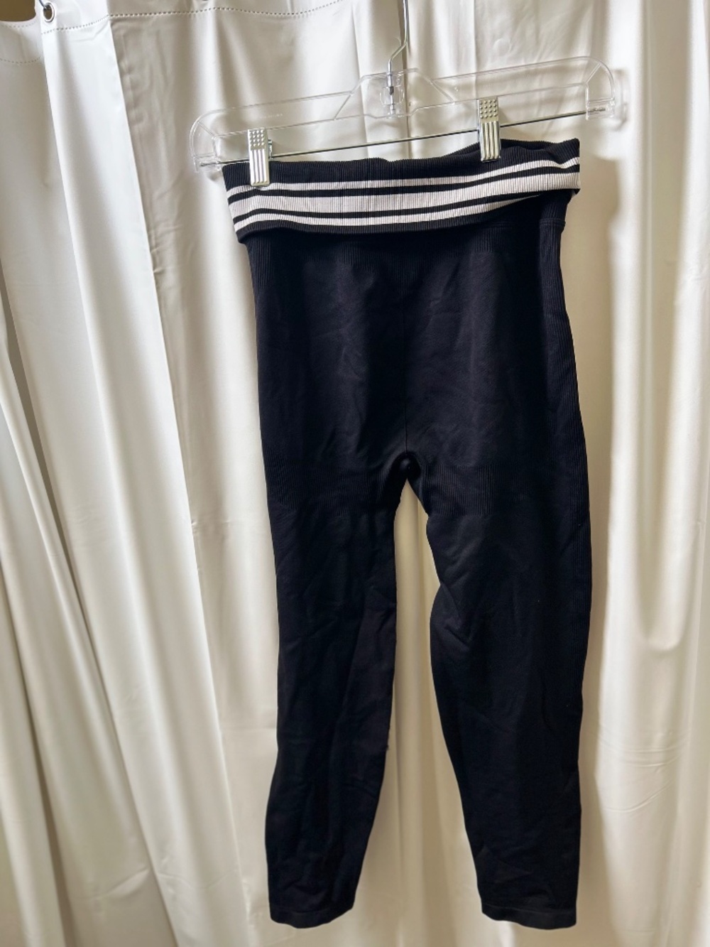 PINK Victorias Secret Athletic Leggings - Picture 3 of 3